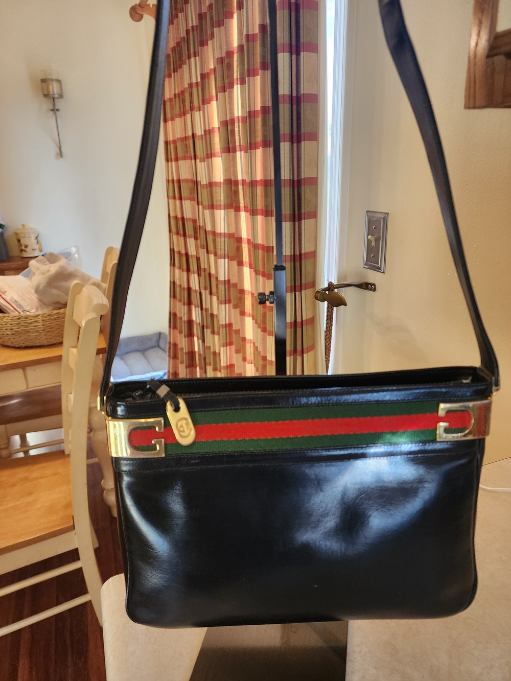 authentic vintage Gucci Sherry Line Web shoulder bag in black polished leather